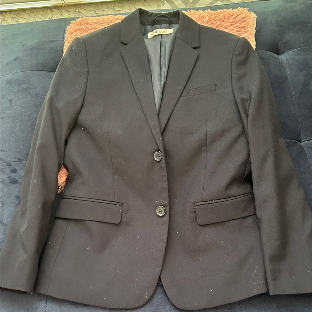 H&M kid Black Blazer with Button Closure need to be wash
